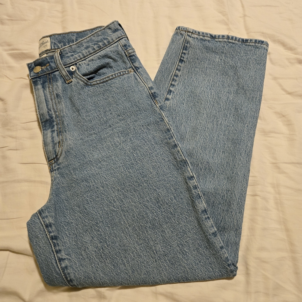 Universal Thread Women's Light Blue Vintage Straight Leg Jeans, Size 4/27R